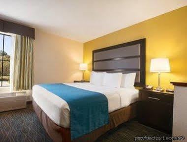 Days & By Wyndham Hotel Commerce