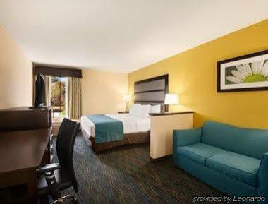 Days & By Wyndham 2* Commerce