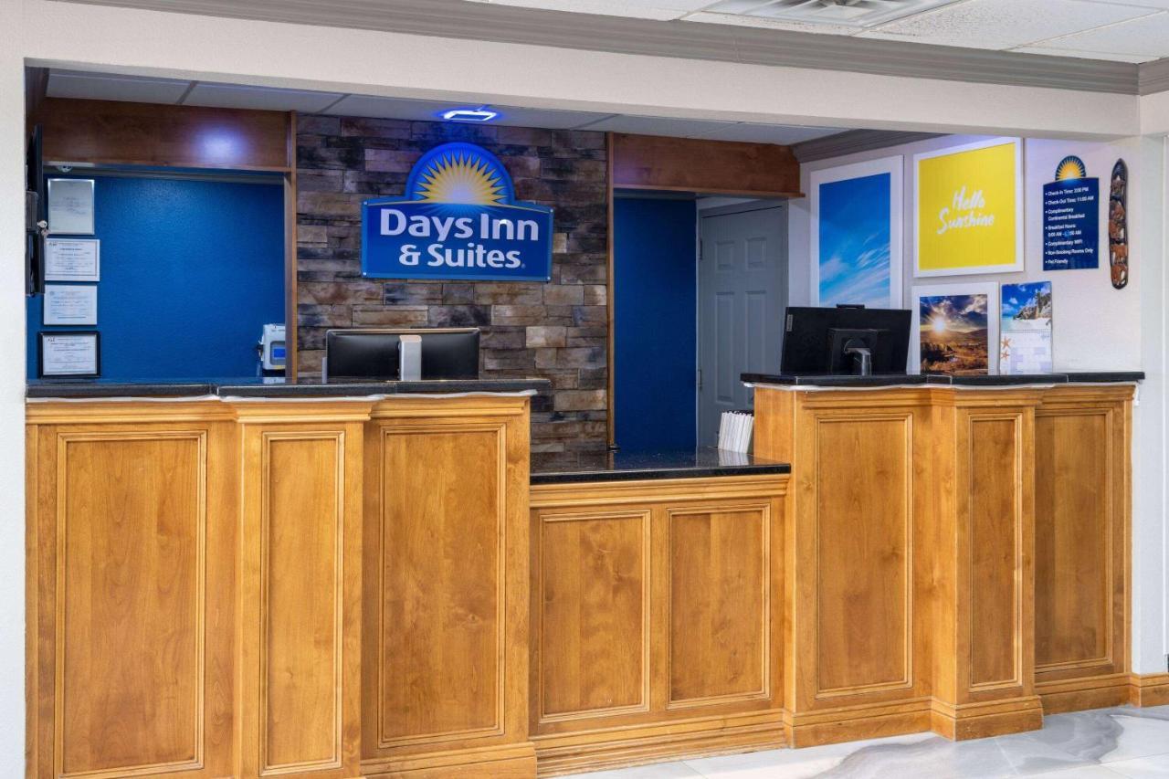 Days & By Wyndham Hotel