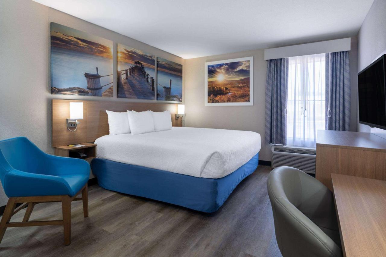 Days & By Wyndham Hotel 2*